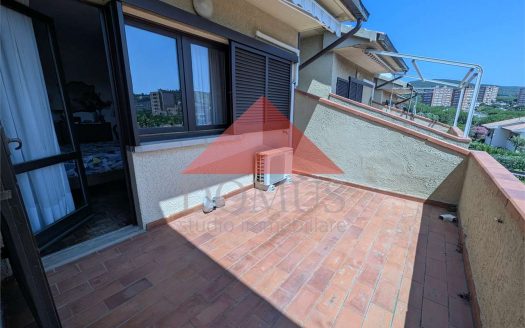 Villetta a schiera con terrazza e giardino