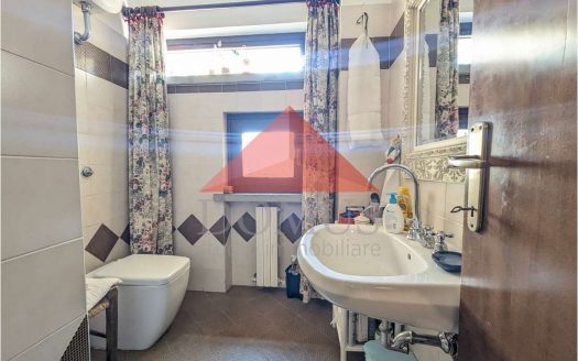 Villetta a schiera con terrazza e giardino