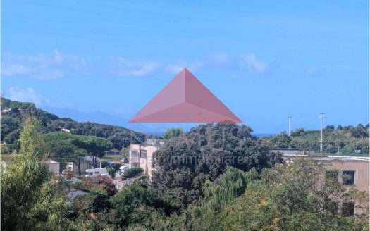 Appartamento a Salivoli con parziale vista mare