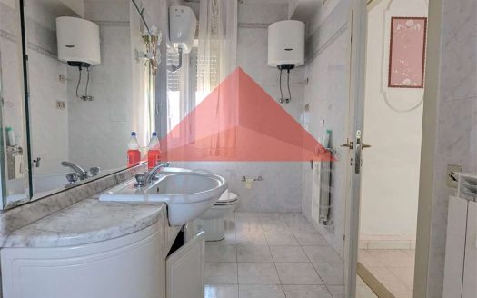 Appartamento a Salivoli con parziale vista mare