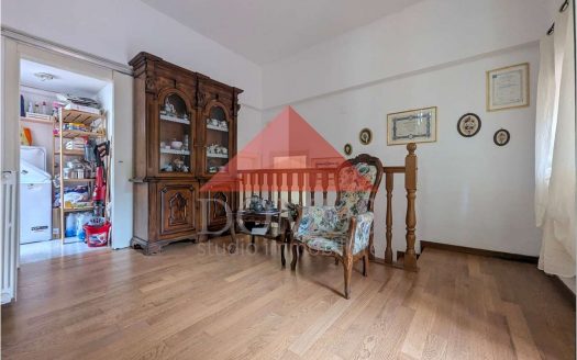Villetta a schiera libera su 3 lati con due terrazzi, giardino e garage