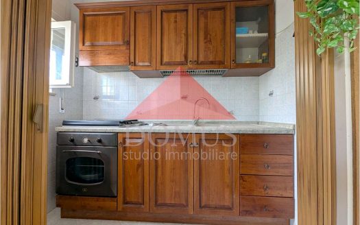 Bifamiliare con ampio garage posto auto e giardino privato
