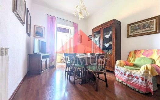 Ampio appartamento primo piano in pieno centro