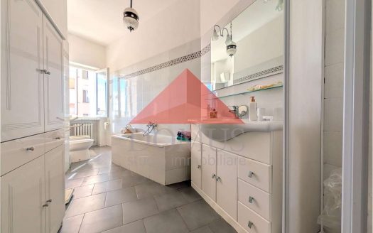 Quadrilocale, due terrazzi al quarto piano con ascensore