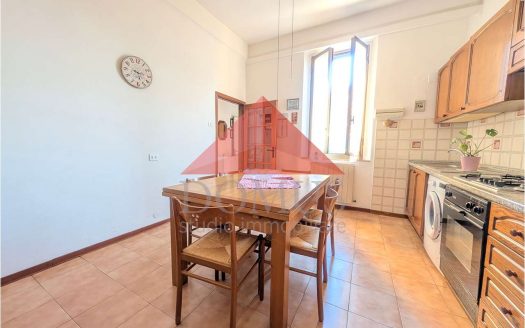 Trilocale piano terra con posto auto in pieno centro