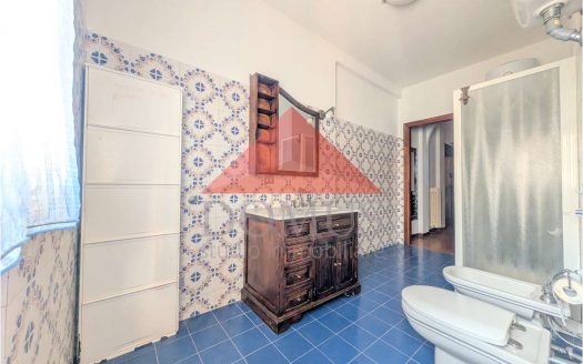 Trilocale con ampio garage primo piano a Salivoli