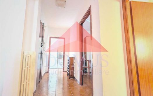 Trilocale con ampio garage primo piano a Salivoli