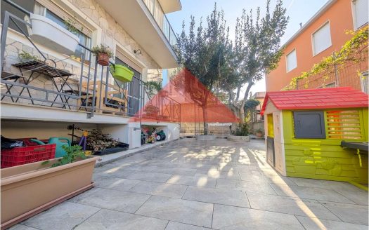 Porzione di trifamiliare a Salivoli con spazio esterno