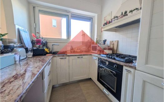 Porzione di trifamiliare a Salivoli con spazio esterno