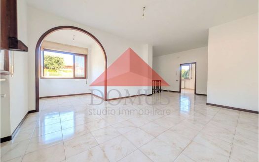 Luminosa Villa indipendente con garage e ampio giardino