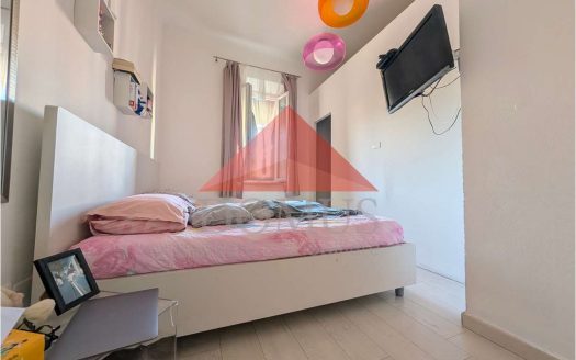 Luminoso appartamento secondo piano con ascensore in pieno centro tre camere due bagno