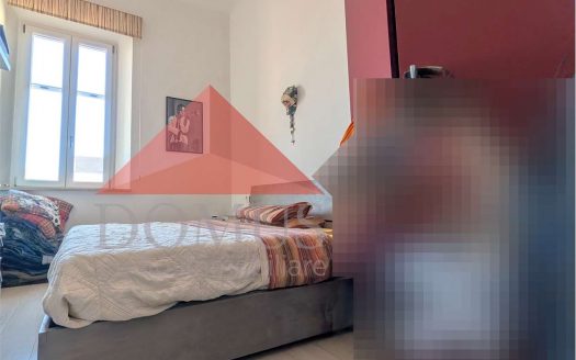 Luminoso appartamento secondo piano con ascensore in pieno centro tre camere due bagno