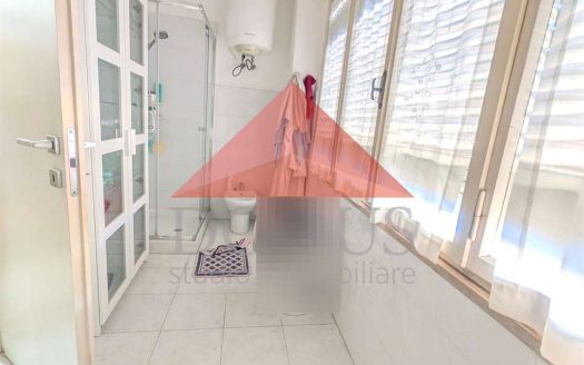 Ampio appartamento doppio affaccio con terrazza pranzabile primo piano