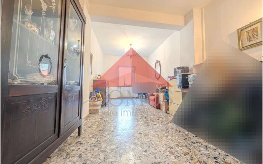 Ampio appartamento doppio affaccio con terrazza pranzabile primo piano