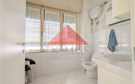 Ampio appartamento doppio affaccio con terrazza pranzabile primo piano