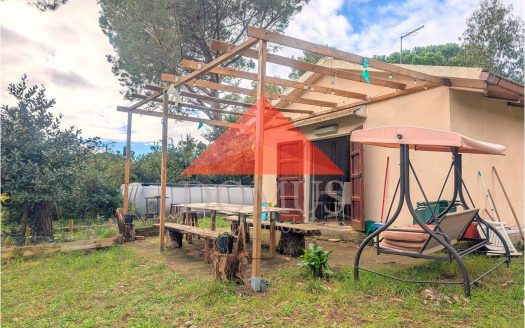 Terreno con annesso in località Fabbricciane a due minuti dalla spiaggia di Baratti