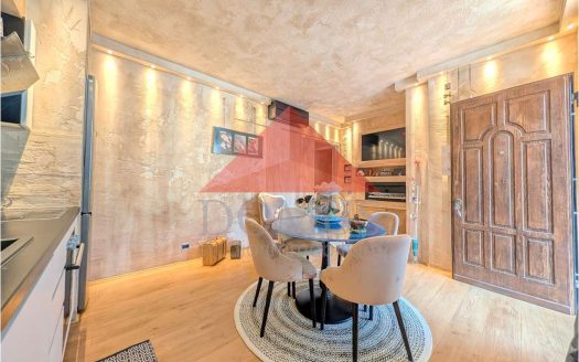 Comodo bilocale piano terra ingresso indipendente con garage, finemente ristrutturato