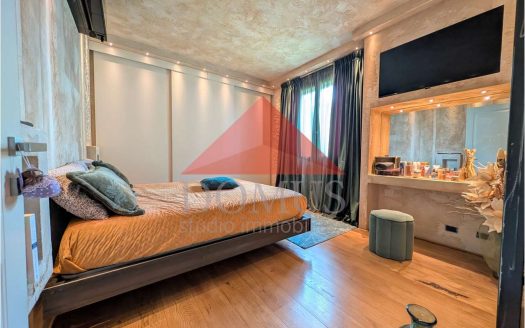 Comodo bilocale piano terra ingresso indipendente con garage, finemente ristrutturato