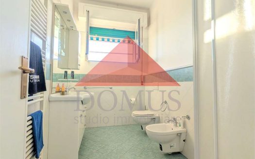Ampio e luminoso appartamento con terrazzo con vista aperta