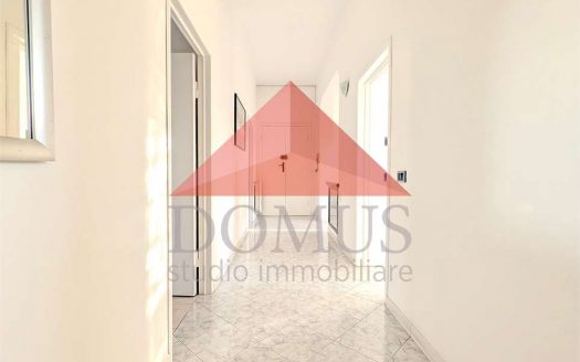 Ampio e luminoso appartamento con terrazzo con vista aperta