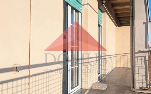 Ampio e luminoso appartamento con terrazzo con vista aperta