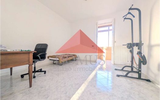 Ampio e luminoso appartamento con terrazzo con vista aperta