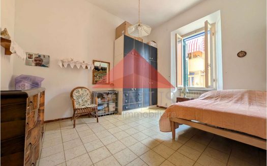 Appartamento al piano primo in zona semicentrale