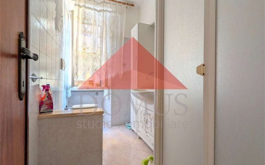 Appartamento al piano primo in zona semicentrale