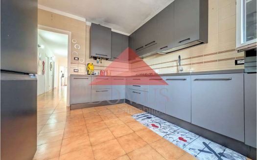 Ampio appartamento in zona Ghiaccioni