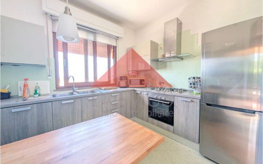Esclusiva porzione di villa con giardino e vista mare