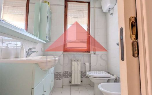 Esclusiva porzione di villa con giardino e vista mare