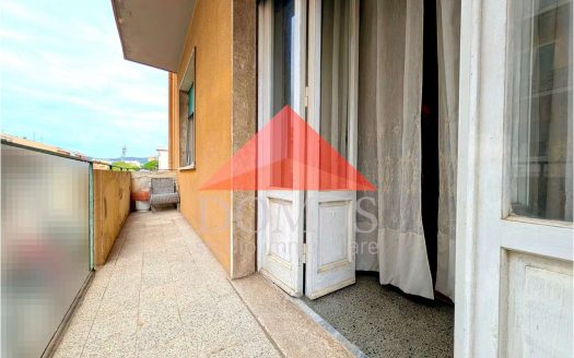 Ampio appartamento due camere e studio con balcone al terzo piano